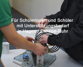 © agentur mark GmbH Kinder bei einer praktischen Übung beim Berufsinformationstag
